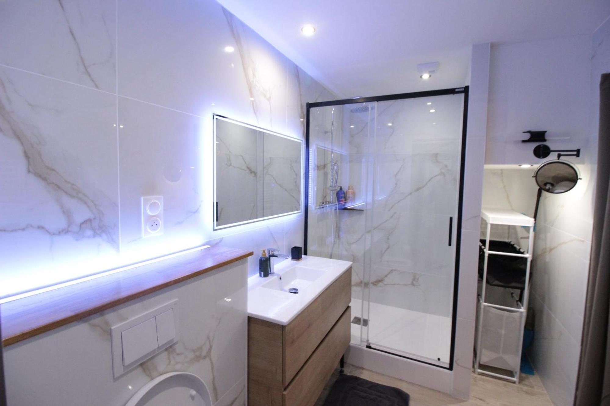 Luxury Studio, Rez De Chaussee, Parking Prive Video Surveillance, Canape Haute Qualite Convertible Couchage 2 Personnes, Centre Ville Proche, Restaurant, Boulangerie 2 Minutes A Pied, Terrasse - 800Metre Carre De Terrain - Gere Par Presta-Zen'Service Verdun-sur-Meuse Buitenkant foto