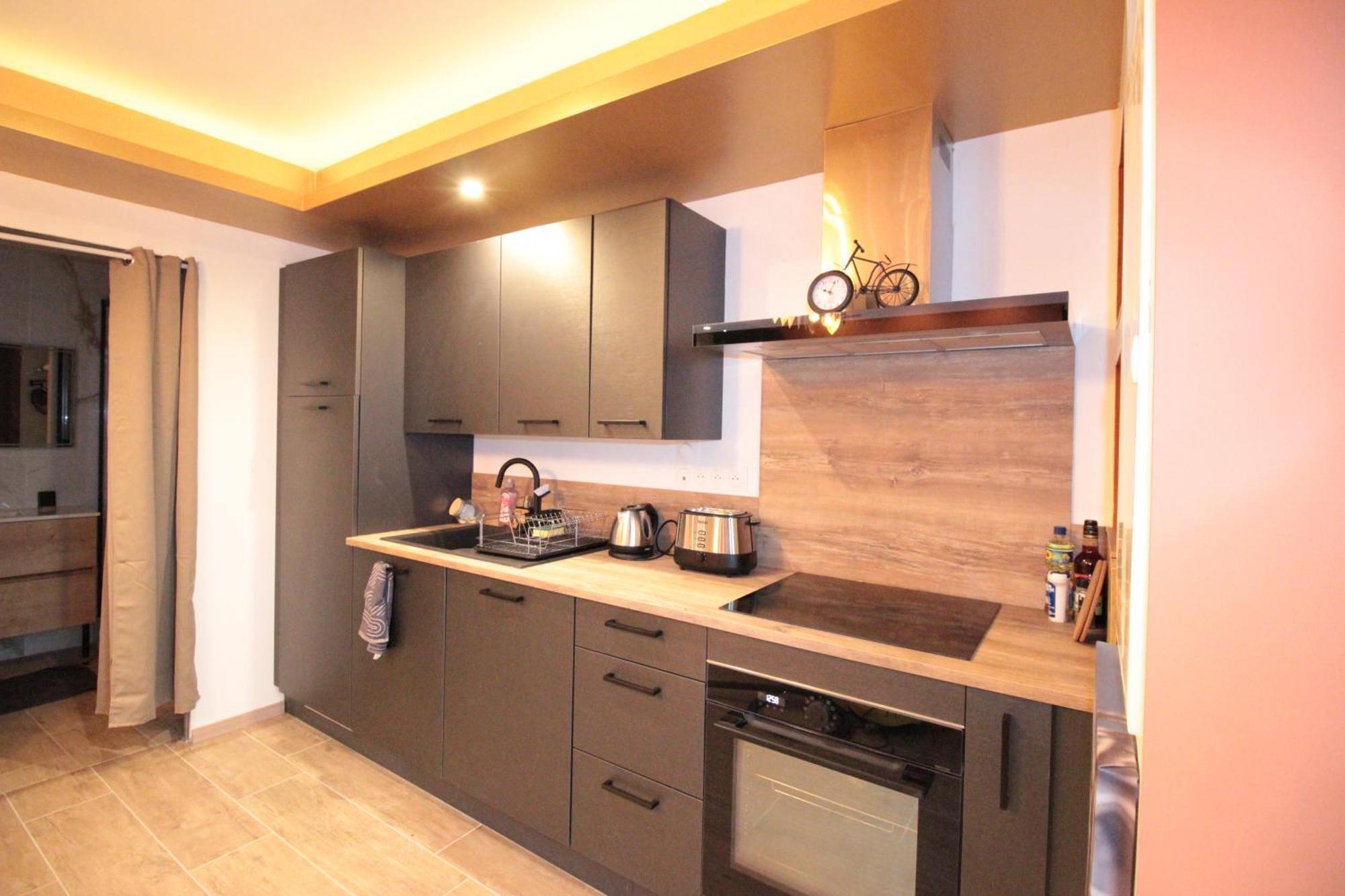 Luxury Studio, Rez De Chaussee, Parking Prive Video Surveillance, Canape Haute Qualite Convertible Couchage 2 Personnes, Centre Ville Proche, Restaurant, Boulangerie 2 Minutes A Pied, Terrasse - 800Metre Carre De Terrain - Gere Par Presta-Zen'Service Verdun-sur-Meuse Buitenkant foto
